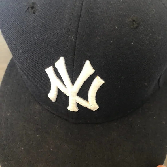 SOLD Yankees Cap - Picture 4 of 4